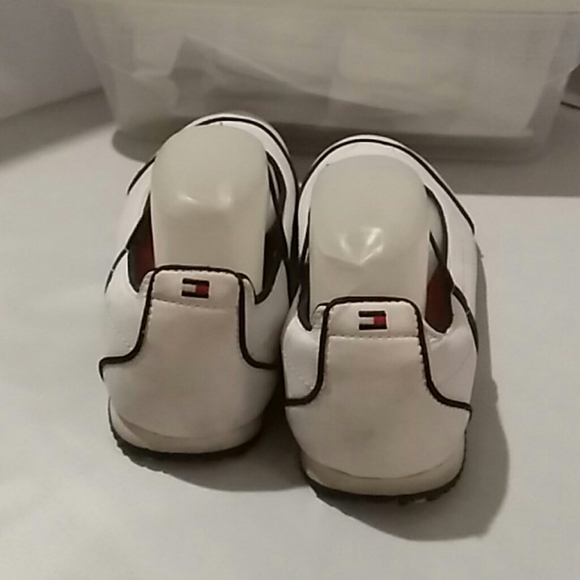 Tommy Hilfiger - Picture 3 of 6